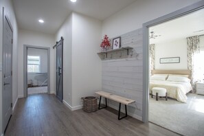 3 chambres, fer et planche à repasser, Wi-Fi, draps fournis