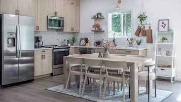 Micro-ondes, four, plaque de cuisson, lave-vaisselle