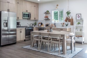 Micro-ondes, four, plaque de cuisson, lave-vaisselle