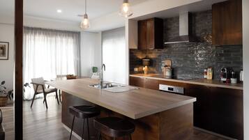 KĂŒhlschrank, Mikrowelle, Ofen, Herdplatte