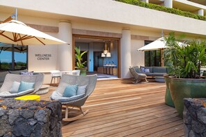 Terrace/patio - Mauna Kea - Waiulaula Condo - Stunning Sunset and Sunrise Views - Close to Pool (Kamuela)