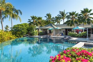 Outdoor pool, a heated pool - Mauna Kea - Waiulaula Condo - Stunning Sunset and Sunrise Views - Close to Pool (Kamuela)