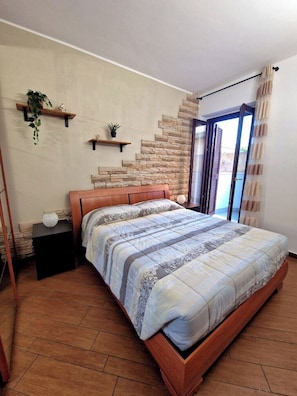 2 bedrooms, in-room safe, desk, iron/ironing board