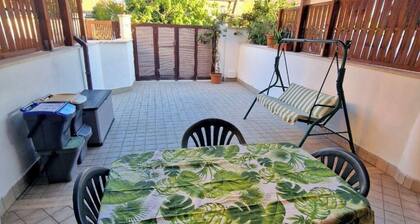 Apartment 5 Min vom Flughafen, Self Check-in h24, Privater Garten, WiFi, A/C, TV