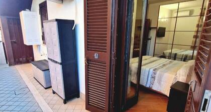 Apartment 5 min from Airport, Self Check-in h24, Private Garden, Wi-Fi, A/C, TV