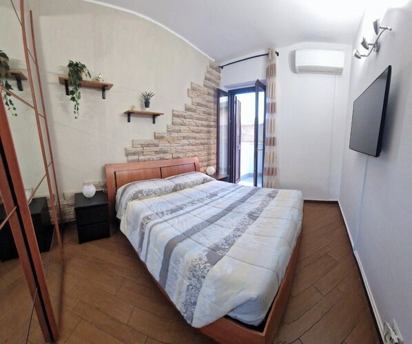 2 chambres, coffres-forts dans les chambres, bureau