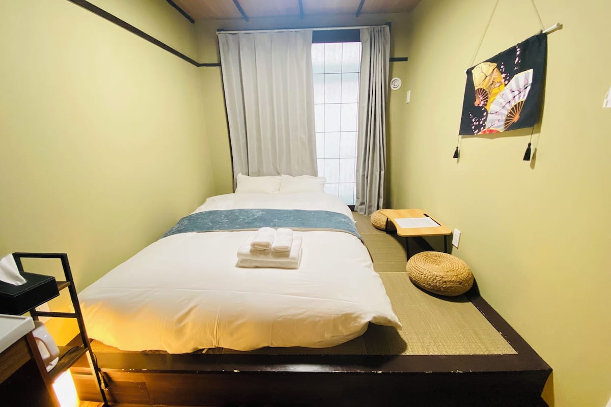 Double Room, City View | 1 bedroom, soundproofing, free WiFi