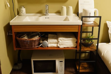 精品公寓, 城市景观 | 浴室 | 淋浴设施、吹风机、拖鞋、毛巾