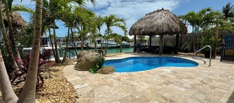 SC3 11th ST. KCB. Cozy Comfort Family Home Getaway- 2BR/2BA+ Private Pool & Dock