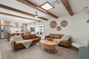 TV, table football - Pickleball Golf Heated Pool Splash Pad (Scottsdale)