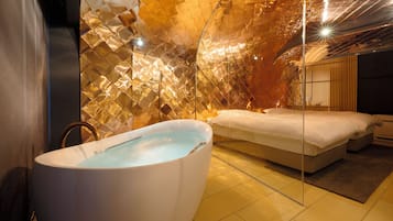Design Twin Room, 2 Bedrooms, Non Smoking, Sea View | Bathroom | Spring water tub, free toiletries, hair dryer, slippers
