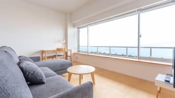 Design Double Room, 1 Queen Bed, Non Smoking, Sea View | Beach/ocean view