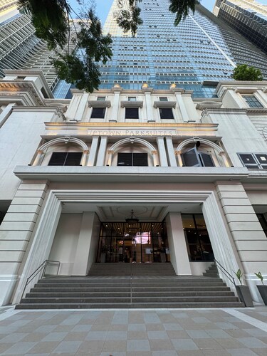 Modern Stylish 1BR Condo Uptown BGC w/ View - 22u