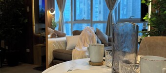 Modern Stylish 1BR Condo Uptown BGC w/ View - 22u