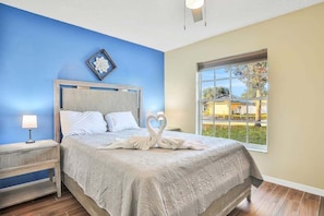 3 bedrooms, iron/ironing board, travel cot, free WiFi - Spacious Home w/ Pool&Resort Amenities,near Disney (Davenport)