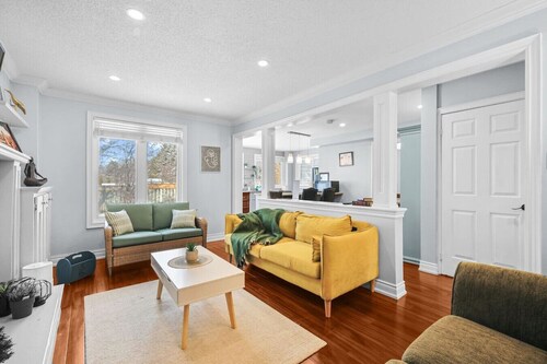 Stylish 3BR Whitby Home in Prime Location