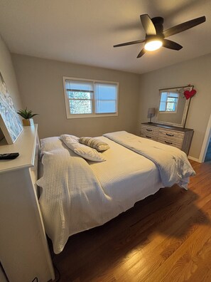 3 bedrooms, desk, iron/ironing board, travel cot