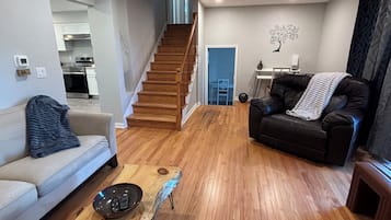 Televisor intel·ligent, reproductor de DVD i llibres