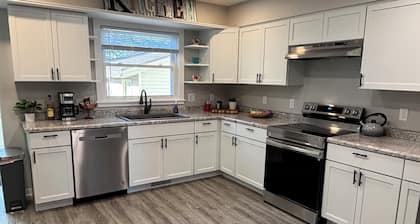 Charming 3-bedroom house in Janesville with AC, WiFi