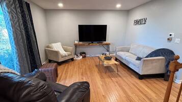 Televisor intel·ligent, reproductor de DVD i llibres