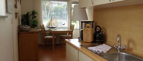 Fridge, coffee/tea maker, electric kettle