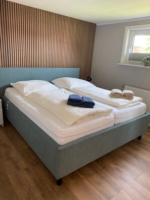 1 bedroom, bed sheets - Here you go on vacation near the beach and the city - Haus Carstensen (Wyk auf Föhr)