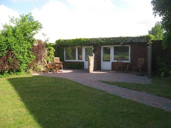 Terrace/patio - Here you go on vacation near the beach and the city - Haus Carstensen (Wyk auf Föhr)
