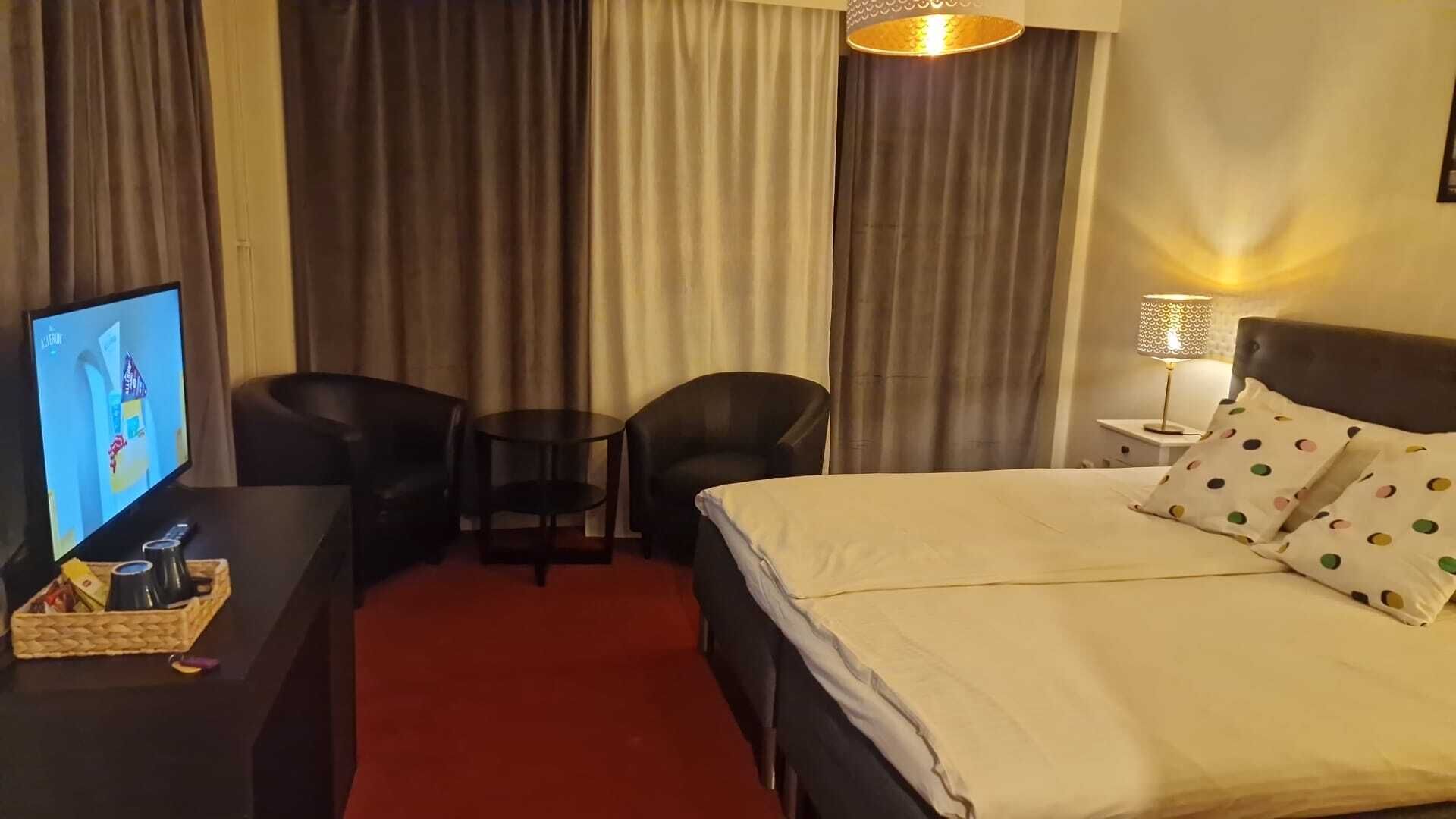 Bureau, fer et planche à repasser, Wi-Fi gratuit