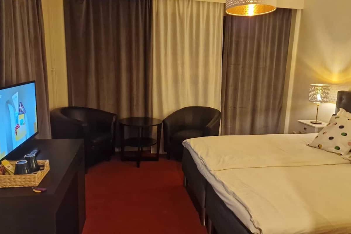 Bureau, fer et planche à repasser, Wi-Fi gratuit