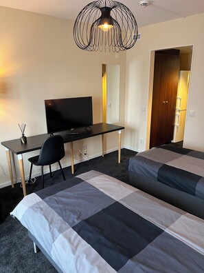 Eenvoudige tweepersoonskamer | Een strijkplank/strijkijzer, gratis wifi