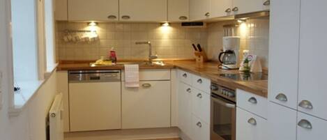 Kühlschrank, Ofen, Herdplatte, Geschirrspüler