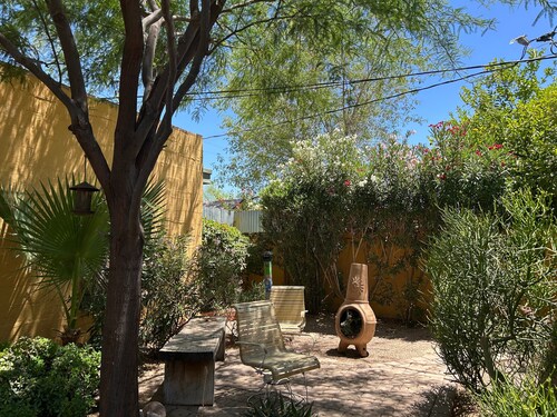 Adorable Studio! Walk to Downtown Chandler!