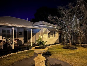 Terrace/patio - Cosy Winter Escape | Fireplace and Country Charm (Bacchus Marsh)
