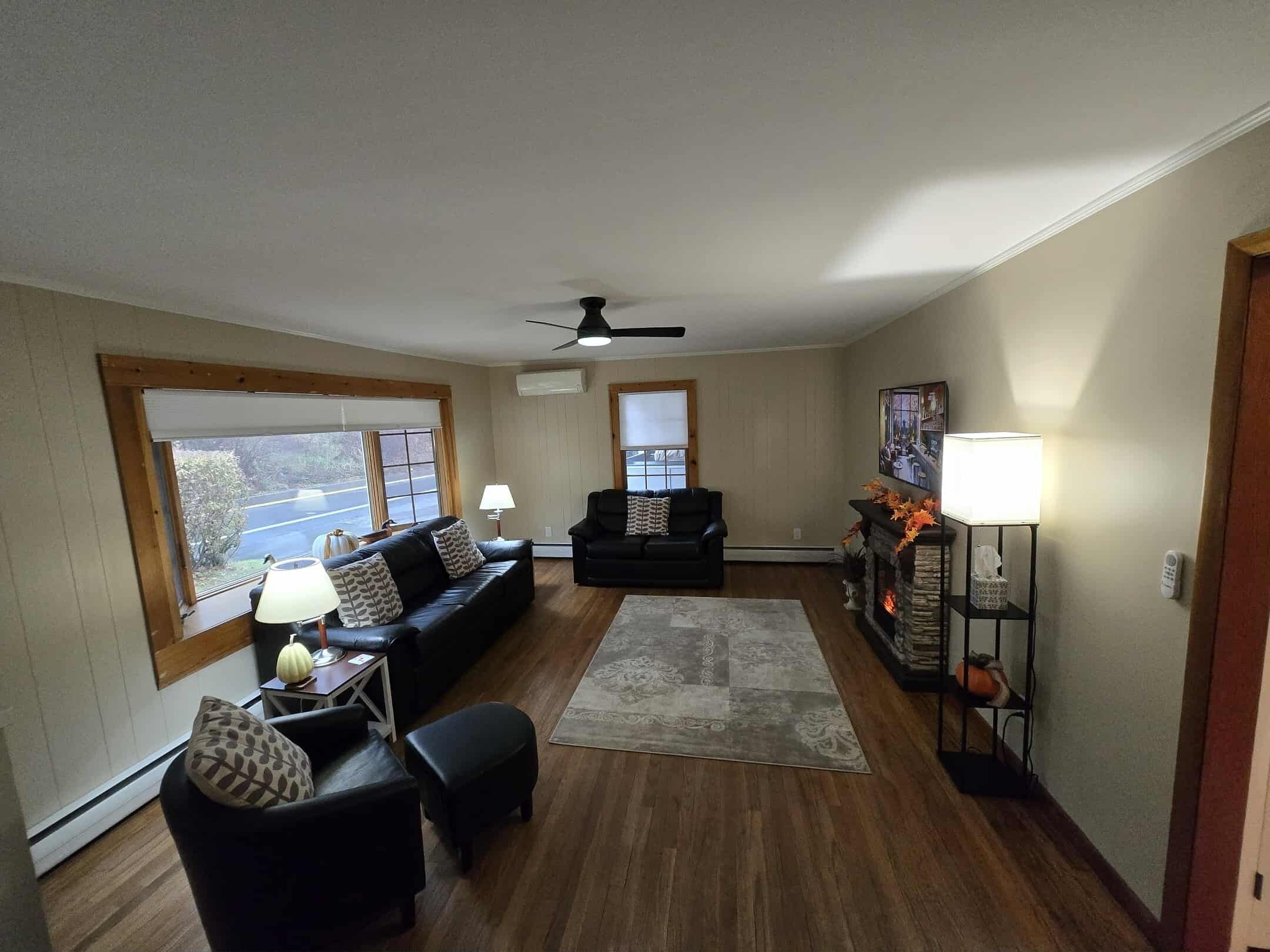 Smart TV, fireplace