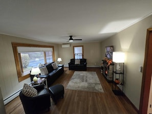 Smart TV, fireplace