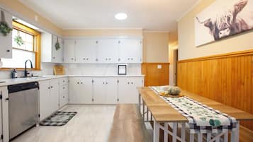 Micro-ondes, four, plaque de cuisson, lave-vaisselle