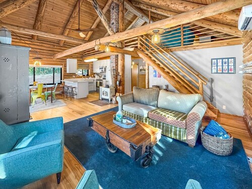 Escape to this cozy cabin near Cascade Lake!