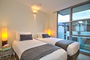 5 slaapkamers, een bureau, een strijkplank/strijkijzer, gratis wifi