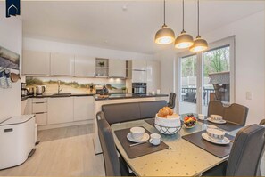 Unclassified image, 5 of 30, button