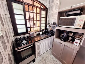 Private kitchen - MarMeQuer! Your House on the Beach! Recharge your batteries! (Jardim Peruibe Peruíbe)