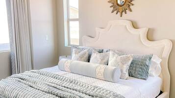 4 habitaciones, tabla de planchar con plancha, wifi y ropa de cama