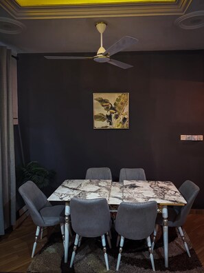 Dining - East Legon- Accra Cozy 2-Bedroom Apt with AC, back up electric &city view. (Accra)