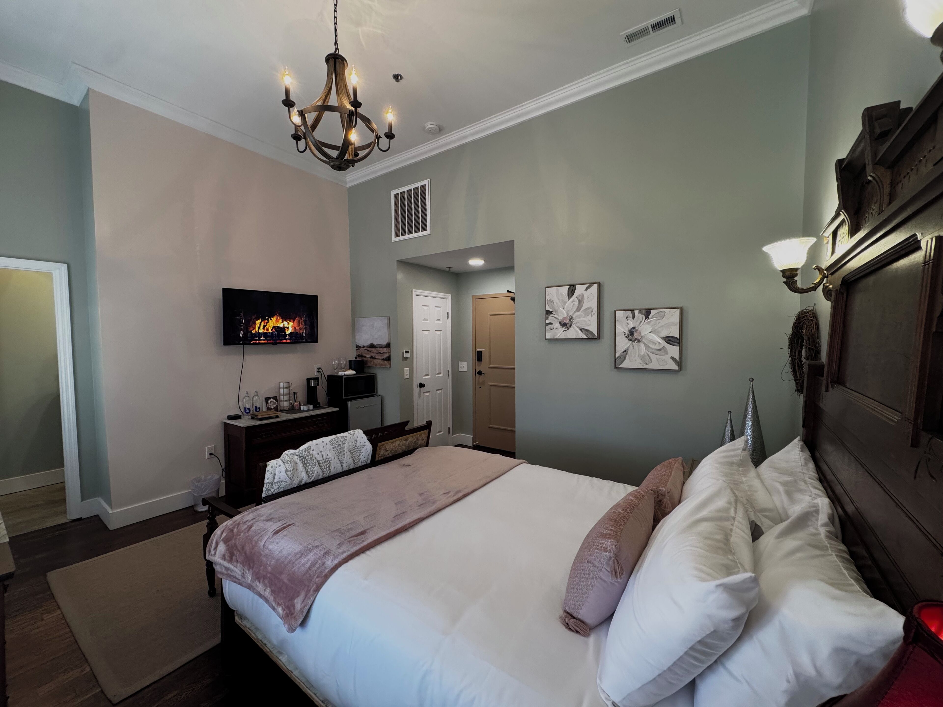 1 slaapkamer, een strijkplank/strijkijzer, wifi, beddengoed