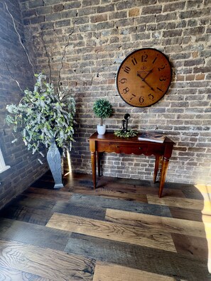 Interior - The Lodge at Old City Hall, Branner Room, Queen Bed (Jefferson City)