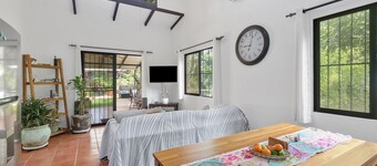 Charming 2-bedroom house in Herradura's canopy