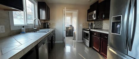 Refrigerador, microondas, horno, placa de cocina