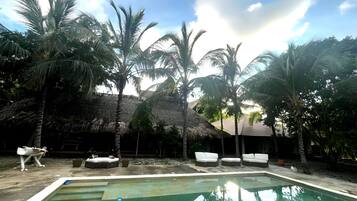 Comfort House, 6 Bedrooms, Private Pool, Beachside