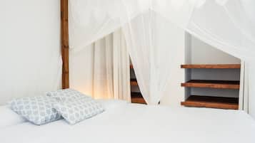 5 bedrooms, in-room safe, desk, iron/ironing board