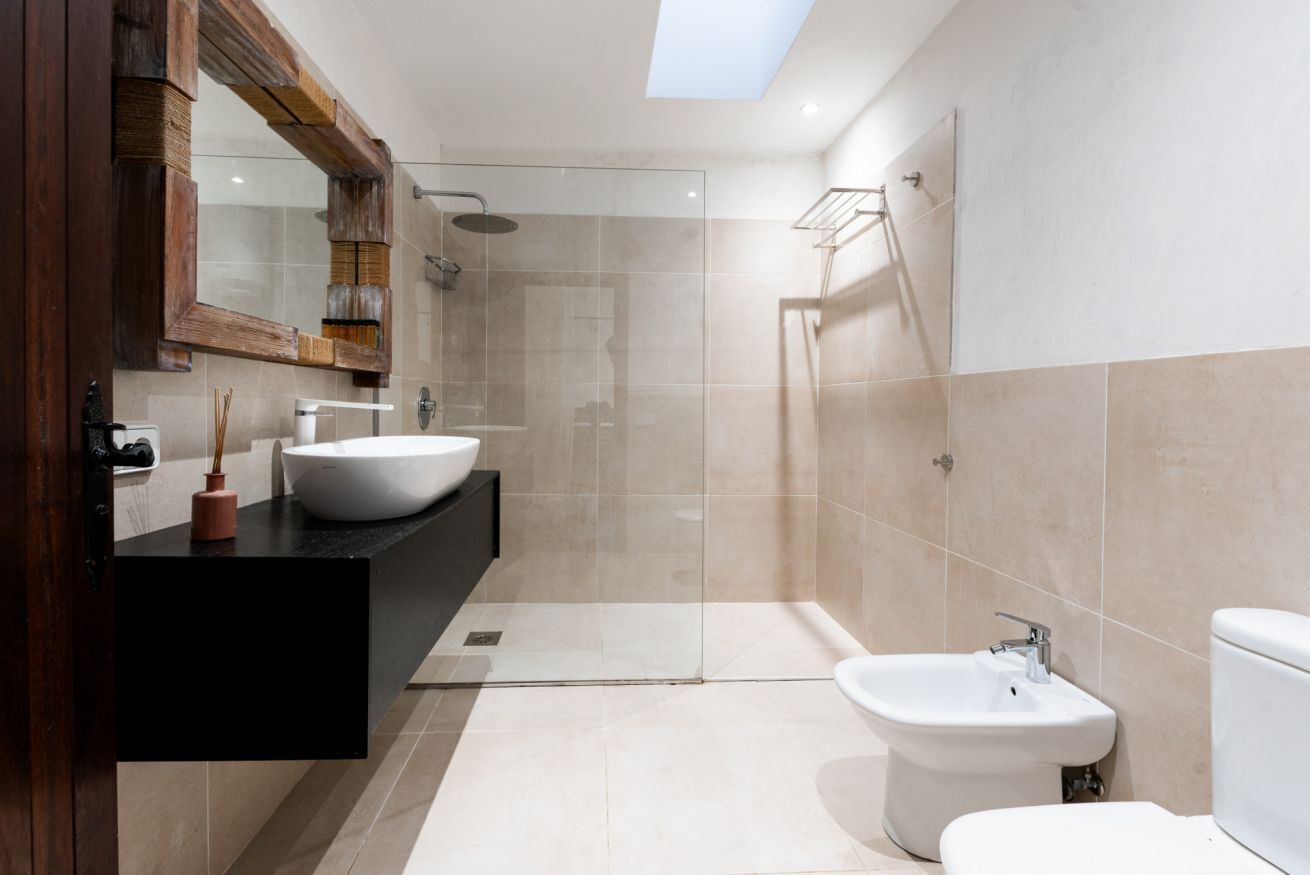 Shower, free toiletries, hair dryer, bathrobes