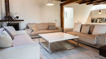 Flat-screen TV, fireplace, table tennis